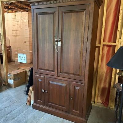Entertainment cabinet
