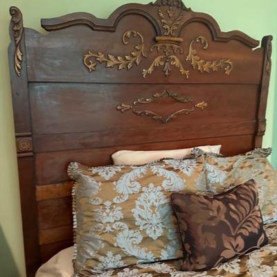 Queen size bed 