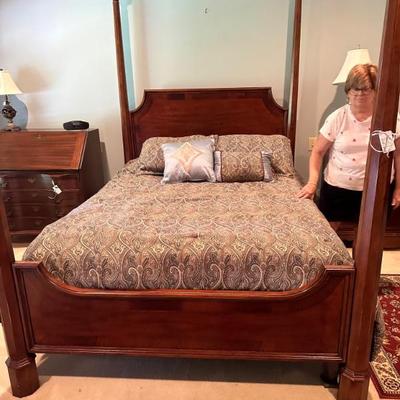 Poster bed 
