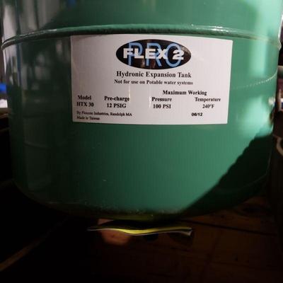 Hydronic Expansion Tank 
100 PSI