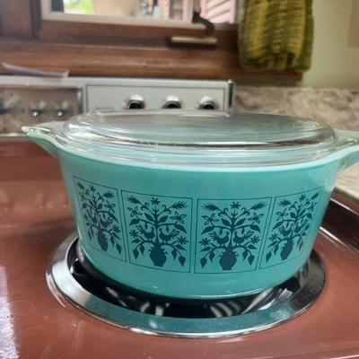 Pyrex casserole 