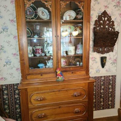 Pretty step back cabinet with ornate details