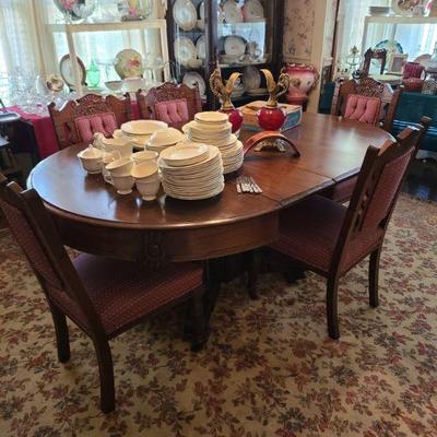Victorian dining table with 6 chairs/2 leaves - ornate base