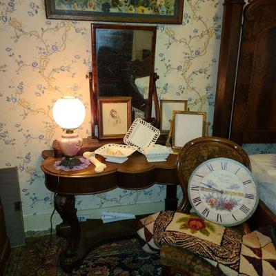 Empire style vanity