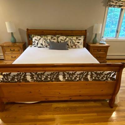 Colonial pine king sized bed, 80