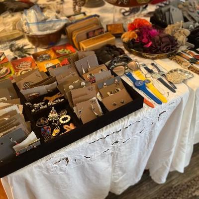 COSTUMER JEWELRY
SUNDAY ONLY