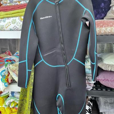 NEW WETSUIT-NEVER USED