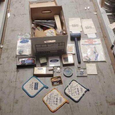 #7532 â€¢ V8/ Ford Vintage Collectibles & Memrobilia

