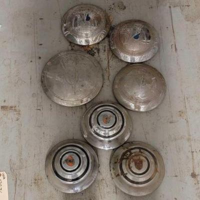 #7276 â€¢ (4) V8 Hubcaps & (4) Shield Emblem Bubcaps
