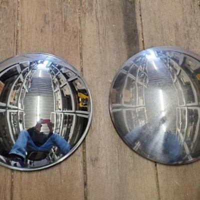 #7246 â€¢ (2) Chrome Hubcaps
