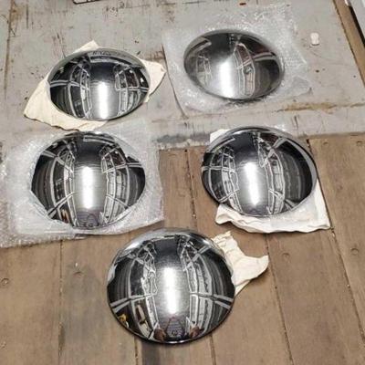 #7250 â€¢ (5) Chrome Hubcaps
