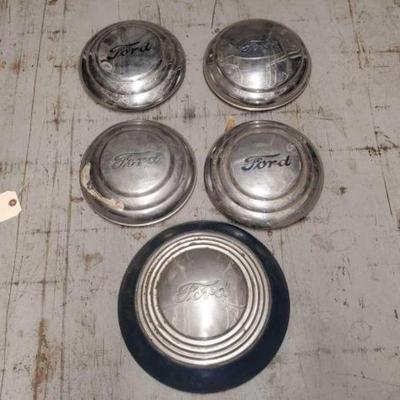 #7262 â€¢ (4) 9.5" Ford Hubcaps & 12.5" Ford Hubcap
