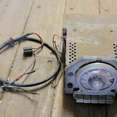 #7630 â€¢ 1955 Ford Tube Deluxe Radio with Chrome Buttons
