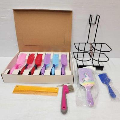 #2262 â€¢ Combs, Bottle Holder & Hoof Pick
