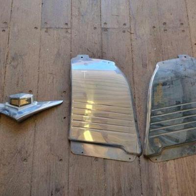 #7716 â€¢ Ford Fender Sheilds & Kaiser Manhatten Emblem
