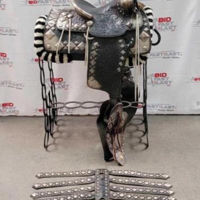 #562 â€¢ Holtz Saddle Co. Silver Parade Saddle
