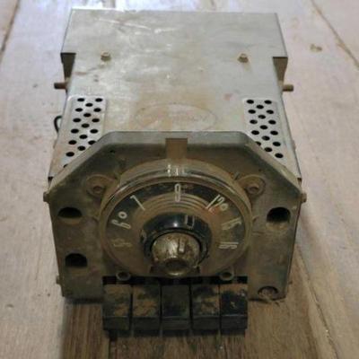 #7631 â€¢ 1955 Ford AM Round Face Radio
