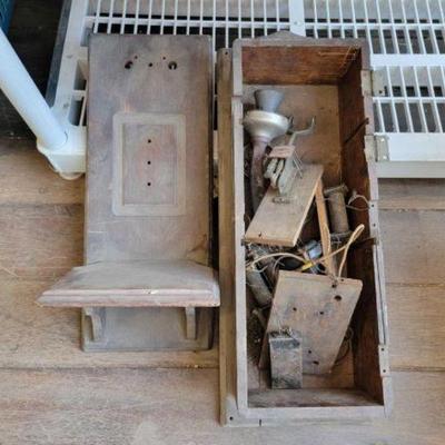 #7752 â€¢ Vintage Telephone Box
