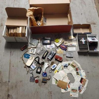 #7520 â€¢ Keychains, Magnets, & Collectible Vintage Cards
