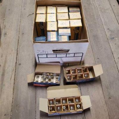 #7212 â€¢ (18) Packs of Vintage Automobile Lamps
