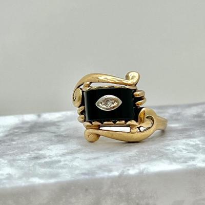 ri-Color Gold Antique Ring with Onyx and diamond