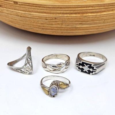 Set of Four Sterling Silver Rings, One Men's With Onyx Inlay and Four Women's Sizes 9 - 9.5 (tw 16.1g)