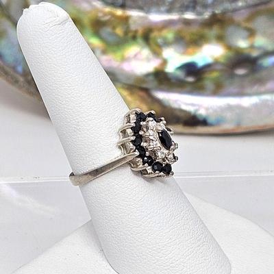 Sterling .925 Silver Ring w/ Sapphires and Clear Stones in a Diamond Shape Pattern - Ring Size 7 - tw 3.4g