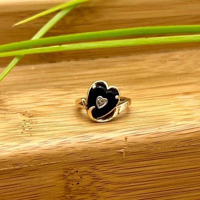 ri-Color Gold Antique Ring with Onyx and diamond