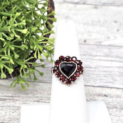  Pretty Vintage Sterling Silver Ring with Gold Plating - Heart Shape Formed with Garnets - Ring Size 6 - 4.5g