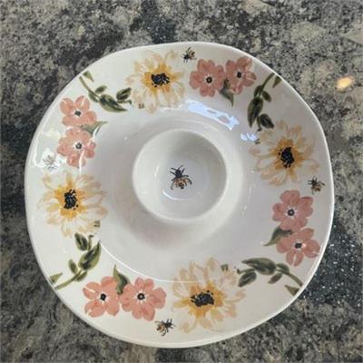 Lot 065  
TAG Flower and Bee Chip and Dip Set