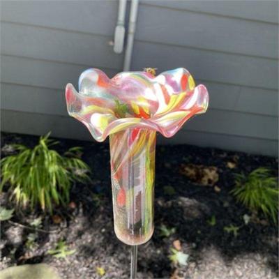 Lot 500-001  
Garden Art Glass Rain Catcher on Stake, Red and Yellow Swirl