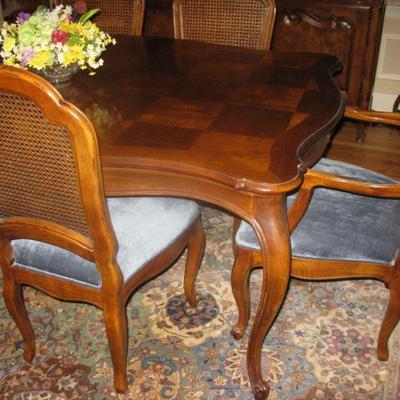 Henredon DINING TABLE AND CHAIRS WITH LEAVES           
           BUY IT NOW $ 565.00