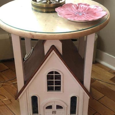 sweet table and the church lights up ! 
