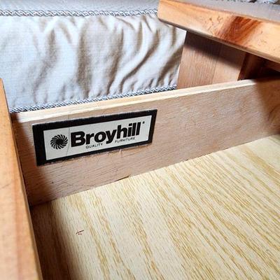Lot 60 - Broyhill "Fontana" Bedroom Furniture + Brass Queen Bed 