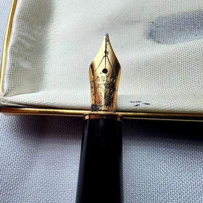 Lot 102 - Executive Pens (Montblanc, Esterbrook, Waterman) 