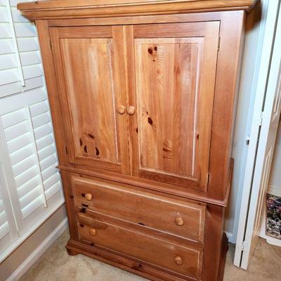 Lot 60 - Broyhill "Fontana" Bedroom Furniture + Brass Queen Bed 