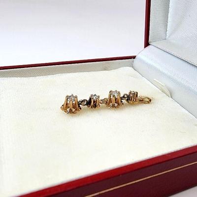 Lot 67 - Diamond Pendant 