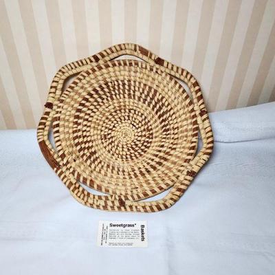 Lot 57 - Sister Elizabeth Coakley Gullah Sweetgrass Basket 