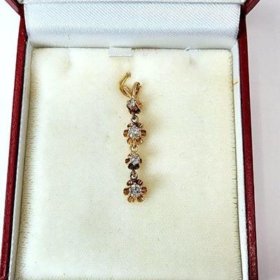 Lot 67 - Diamond Pendant 