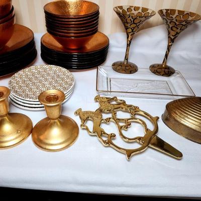 Lot 107 - Gold Dishes & Decor 
