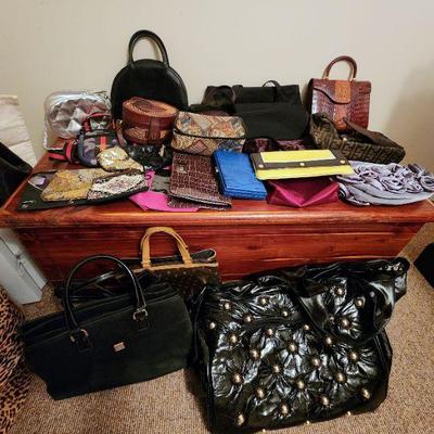 Lot 99 - Women's Closet Lot 