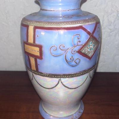 Lustre Vase