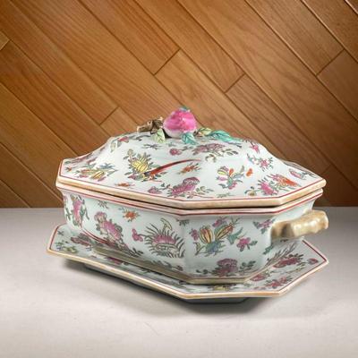 CHINESE FAMILLE ROSE TUREEN & UNDERPLATE | Decorated with colorful birds amongst flowers with a peach finial/ handle on top. - l. 16.5 x...