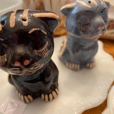 Vintage Mexican kitty cat saltpepper shakers