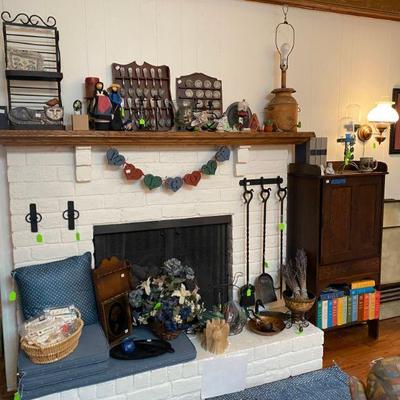 Mantle with decoratives