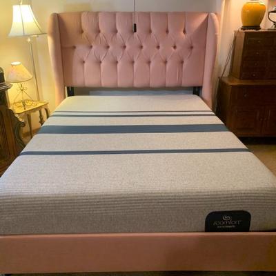 Serta mattress and boxsprings are like new.