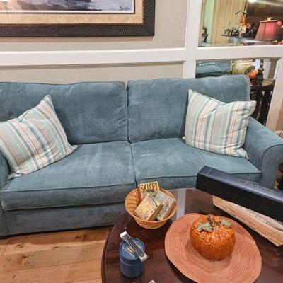 Haverty's Sofa in excellent condition
