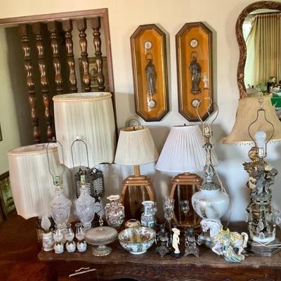 Various lamps.