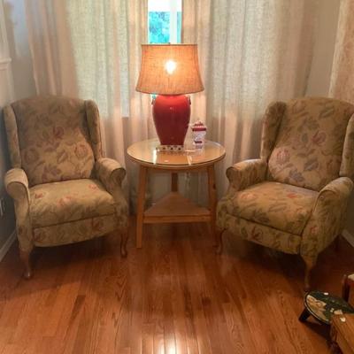 Lane recliners and a Lane Country Collection table.  Pottery Barn lamp