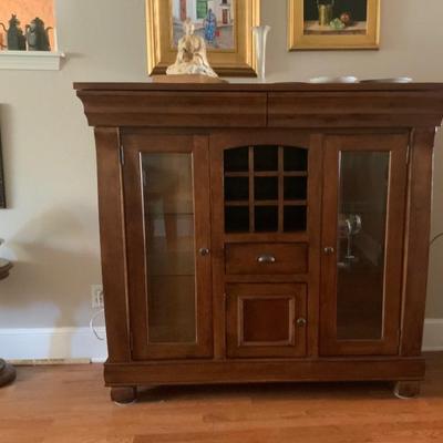 Wine and storage bar
